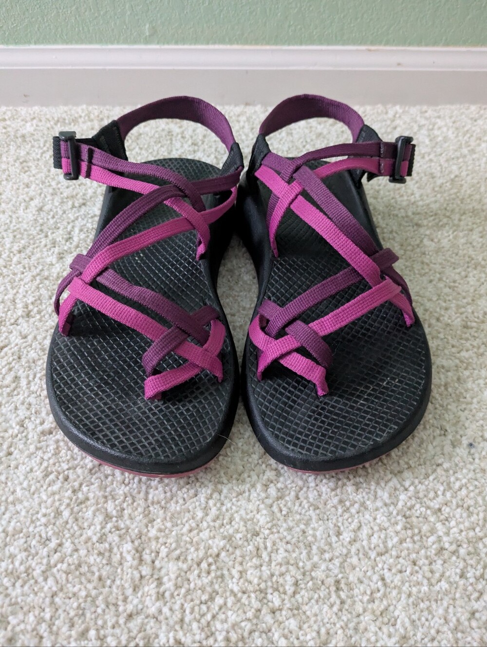 Women’s Magenta Strappy Outdoor Sandals